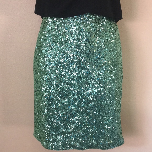 PARTY WEAR! Stretch Sequined Green Skirt w/ kick pleat fully lined - Picture 1 of 6